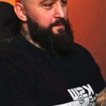 Michal Martínek Instagram - Herní chalenge o vítěze a poražený má bonus za prohru. Tak můžeš mrknout na YouTube A nebo bližší info na @entropiqteam a nebo @tipsportgg . Můj soupeř byla @bleda_tereza , tak se pojď zasmát s námi 🫡