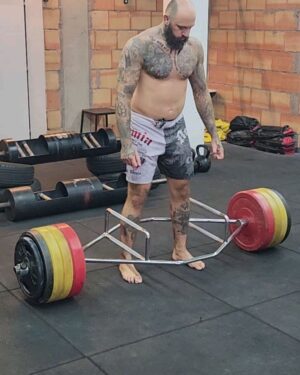 Michal Martínek Instagram - @siruckamichal trap bar, sandbag,  bench 🔥🇨🇿😤