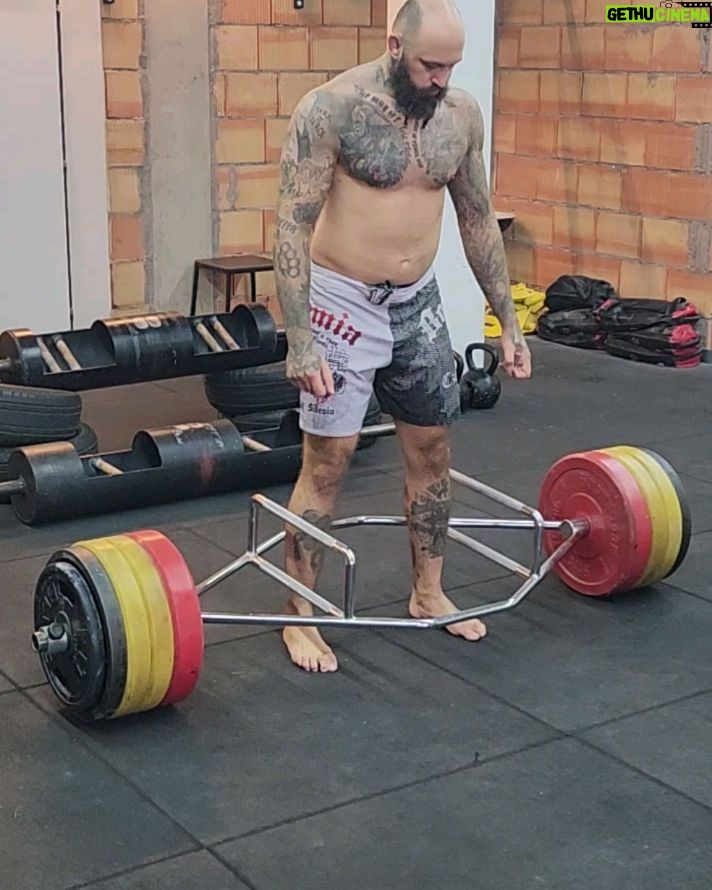 Michal Martínek - 592 Likes - @siruckamichal trap bar, sandbag, bench 🔥🇨🇿😤