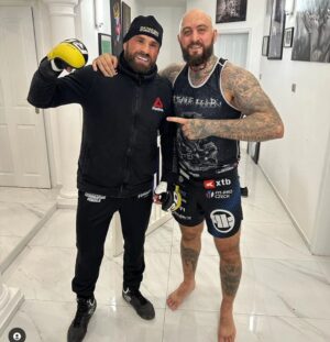 Michal Martínek Instagram - 22:00 🔥🔥 
@karlos_terminator_vemola  one more round @shootfightersofficial @reindersmma @ankosmma