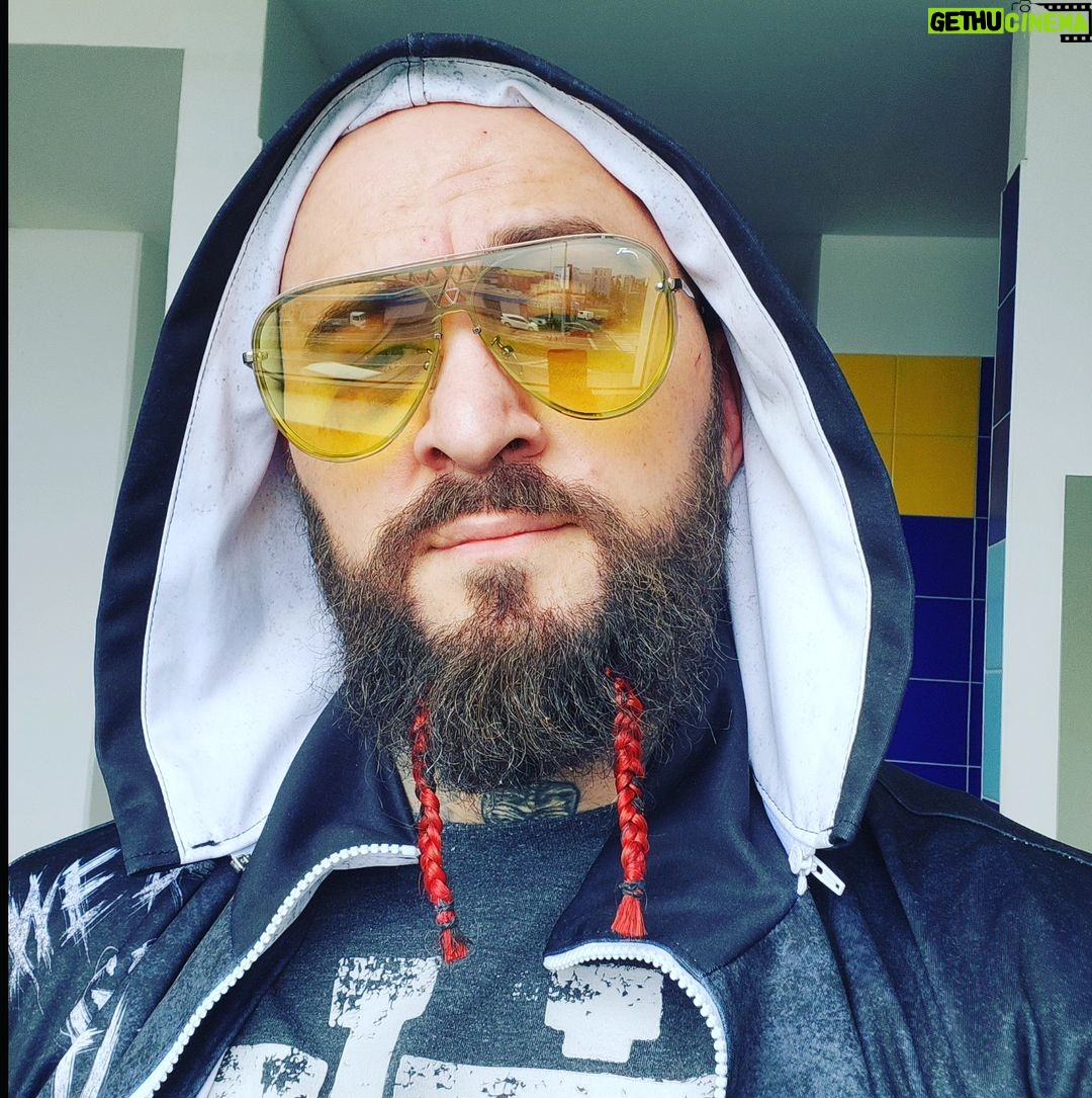 Michal Martínek Instagram - Děkuji za copy od @viktoreniak_hairstylist 🔥😃 Trocha ty rudý barvy se nikdy neztrati💪
