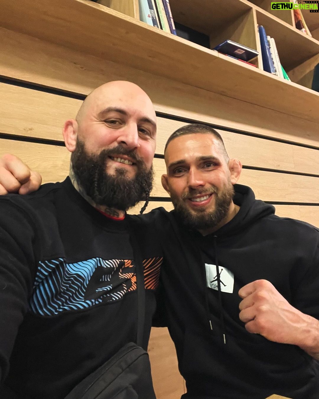Michal Martínek - 501 Likes - Dnes s bráchou @michal_blackbeard_martinek oba po 2 svých treninkach,začali sme držet ze se vydame 1. Týdne !!! Aby sme probrali naše životy jak osobní tak sportovni a taky trosku probrat taktiku na Zapas a ta je jasná bomby dostaneš bomby dáš ☺️🤛🏻🙏🏻 !!
Michal je jeden z nejlepších lidi co kolem sebe mám diky bracho a diky Bohu za tebe 🙏🏻❤️💪🏻💪🏻🤛🏻