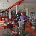 Michal Martínek Instagram - Ukazal jsem prostory, kam rad jezdim se ženou načerpat sílu hezké prirody u @hotel_mlyn_karlstejn a rovnou jsem omrknul skills @tomski.chl a trochu jsme poladili postoj. Celé video najdeš na YT pod názvem cesta championu 🔥🇨🇿