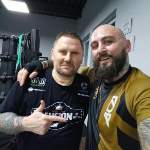 Michal Martínek Instagram - @marek_loncak se mi vrátil ze záhrobí a už jedem bomby 🫡🫡🫡