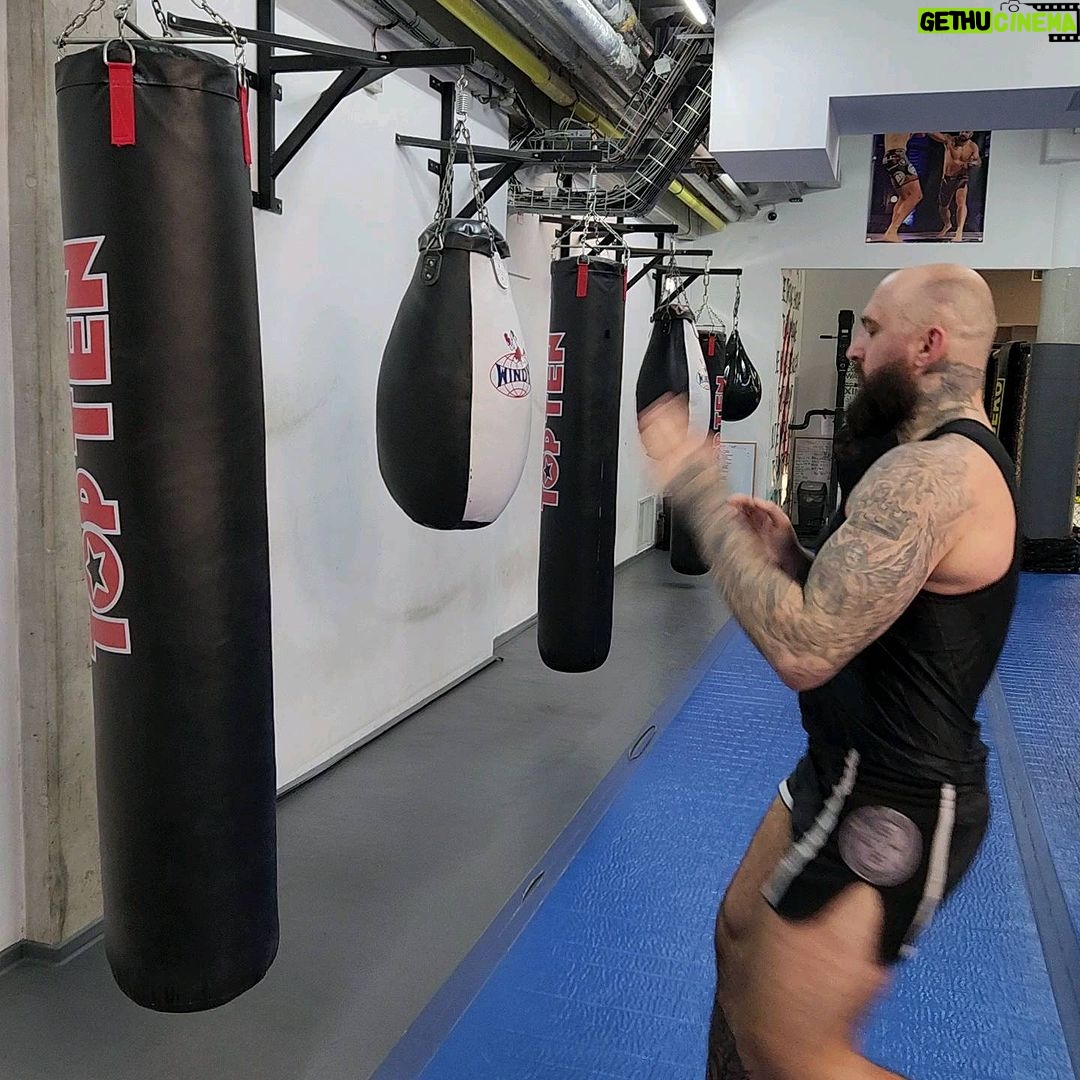 Michal Martínek - 593 Likes - Nemůžu ruce, tak brousíme nohy🇨🇿🔥🏴☠️💪
@ankosmma @reindersmma @ksw_mma @extremehobbytm