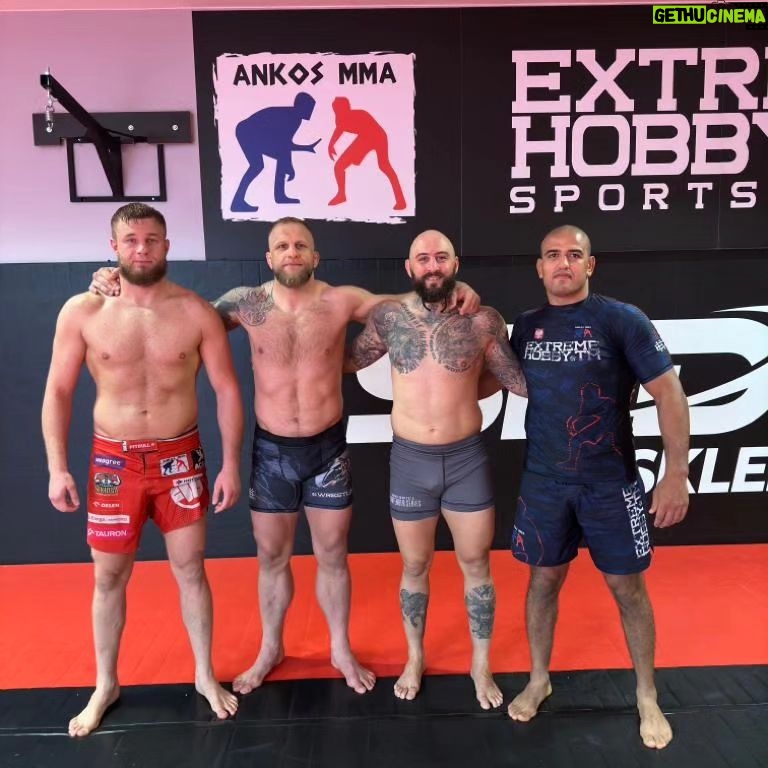 Michal Martínek Instagram - With head coach @koscielskiandrzej back in second home 🇵🇱💪🦍🔥🤝🫡 ANKOS MMA