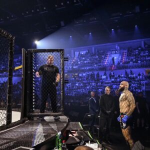 Michal Martínek Instagram - Čas probudit se ze zimního spánku a zpátky do mého lifestylu a probudit oheň ve mně 💪🔥 @ksw_mma
#valhalla #thewayoftruefight #truefighters #chalenge #mma