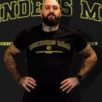 Michal Martínek Instagram – NOVÉ TRIKO v tvém šatníku! 👕 I ty teď můžeš hrdě nosit triko REINDERS MMA. 🤼‍♂️

KUPUJ TEĎ na SHOP.REINDERSMMA.CZ 📲 Jeremi sport