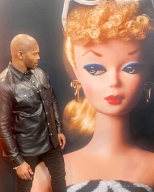 Michel Smith Boyd Instagram - Yes @barbie, I know your movie opens tonight (best marketing team ever) also, i can’t tell if there’s any love in that side eye🩷💕. 
.
#msbhowtoluxury @anthonyelle @barbiethemovie #barbie