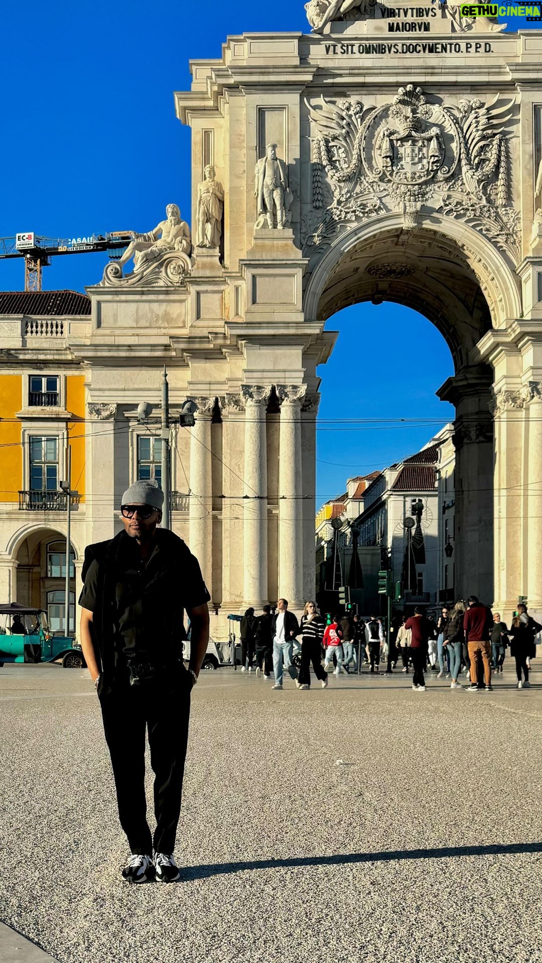 Michel Smith Boyd Instagram - Soooo #lisbon is amazing, truly…but I’m tryin to see sumn in #marrakech. Gimmie a few days Lisbon, I’ll be back. It’s a quick ✈️. . ?WWICB Portugal & Morocco WICHB? . #msbhowtoluxury LISBOA - LISBON