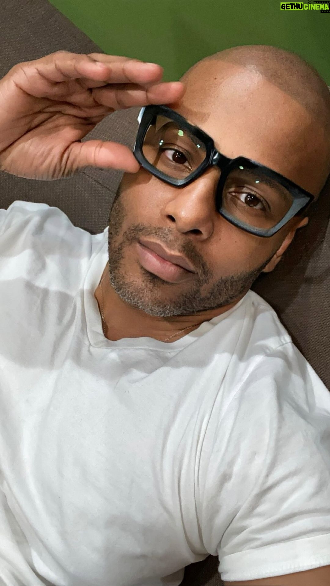 Michel Smith Boyd Instagram - Whaaaat? Been working on my “vision” 🤓 . #msbhowtoluxury 20/20