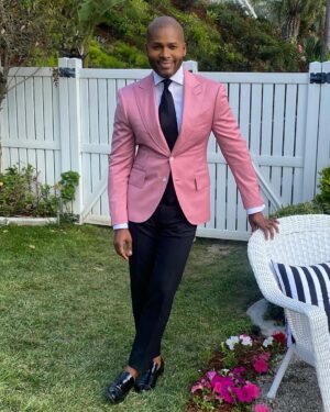 Michel Smith Boyd Instagram - Pulling a Ken. @barbie 💕🩷💕🩷💕🩷
.
#barbiedreamhousechallenge @hgtv