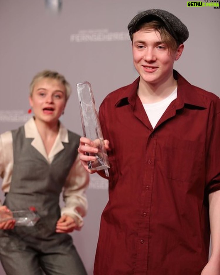 Michelangelo Fortuzzi Instagram - Yesss @lena_urzendowsky und ich durften beim #deutscherfernsehpreis abräumen herzlichen Dank nochmal an die Jury. Auf das es noch viele schöne Projekte geben wird Photo by: @gettyimages