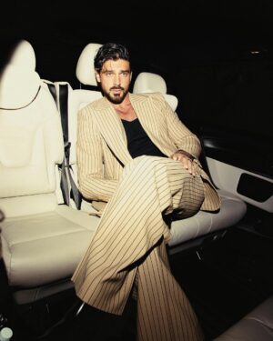 Michele Morrone Instagram - Dolce&Gabbana @dolcegabbana 
.
@alessandroperuggi