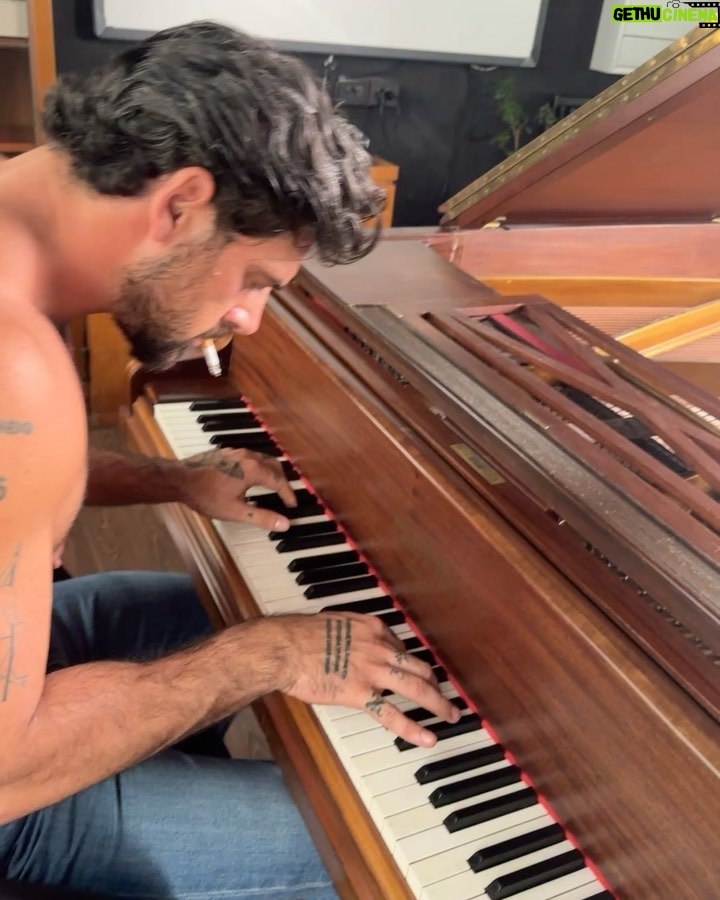 Michele Morrone Instagram - An old piano out of tune makes me a slave to music.