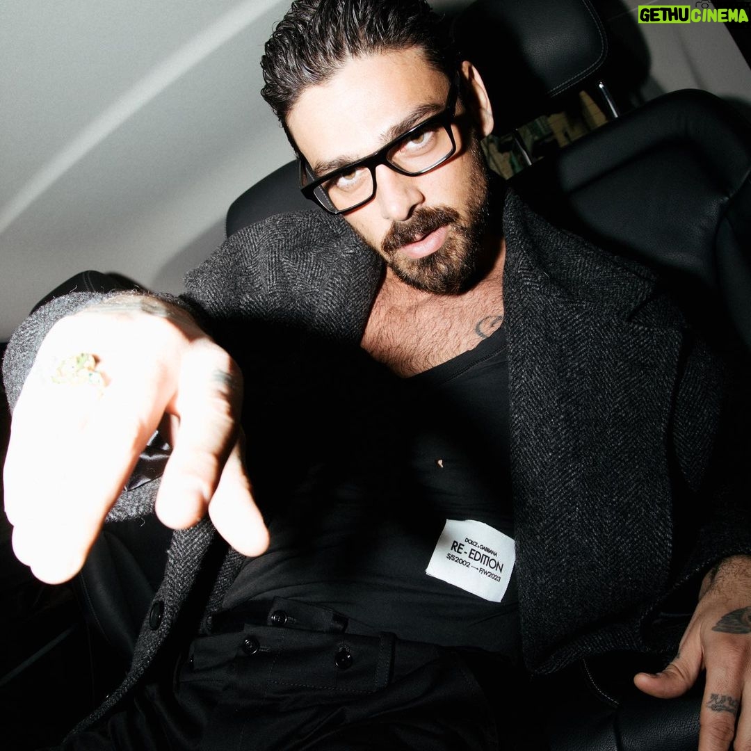 Michele Morrone Instagram - Dolce&Gabbana @dolcegabbana . @alessandroperuggi Milan, Italy