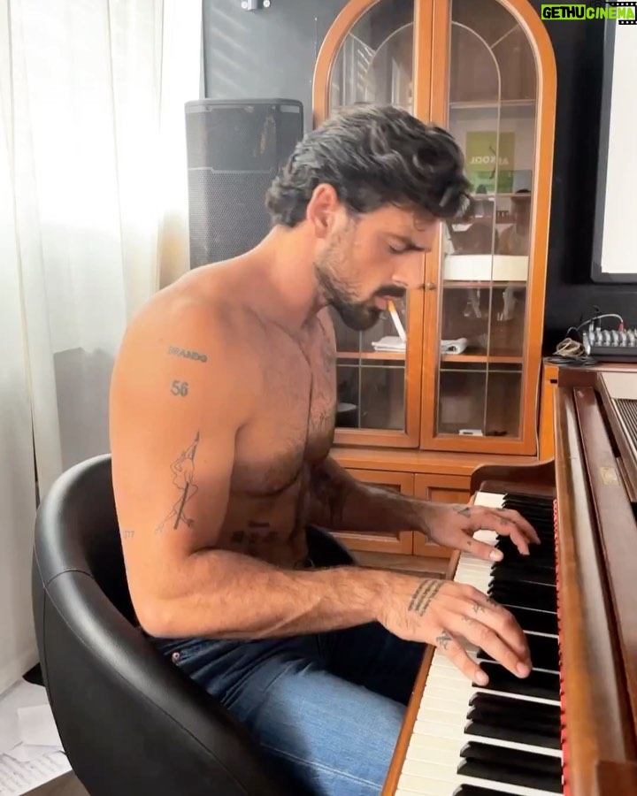 Michele Morrone Instagram - An old piano out of tune makes me a slave to music.