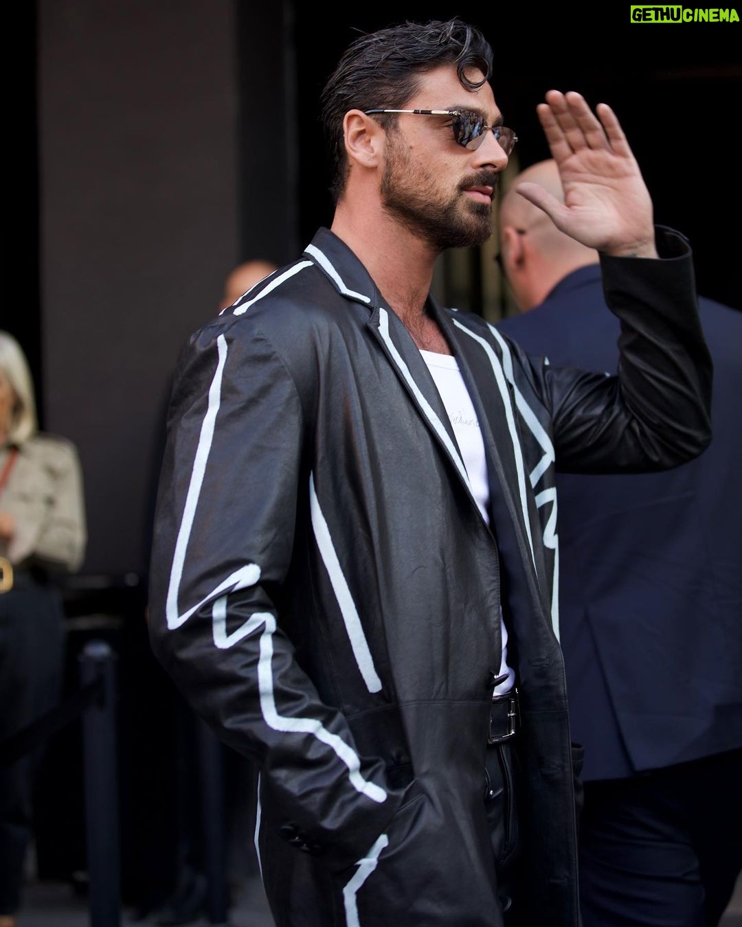 Michele Morrone Instagram - Thank you @moschino it was an honor to be invited ⚡️🔥 . . @alessandroperuggi