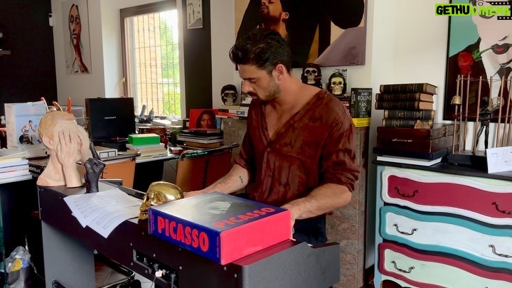 Michele Morrone Instagram - I’m making something for you @moarasorio 👁️