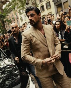 Michele Morrone Instagram - Dolce&Gabbana @dolcegabbana . @alessandroperuggi