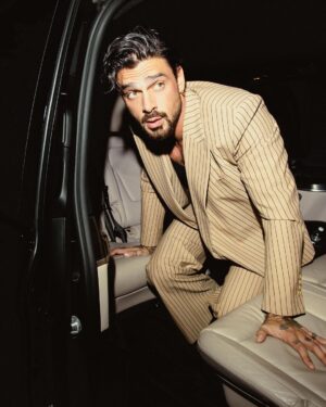 Michele Morrone Instagram - Dolce&Gabbana @dolcegabbana 
.
@alessandroperuggi