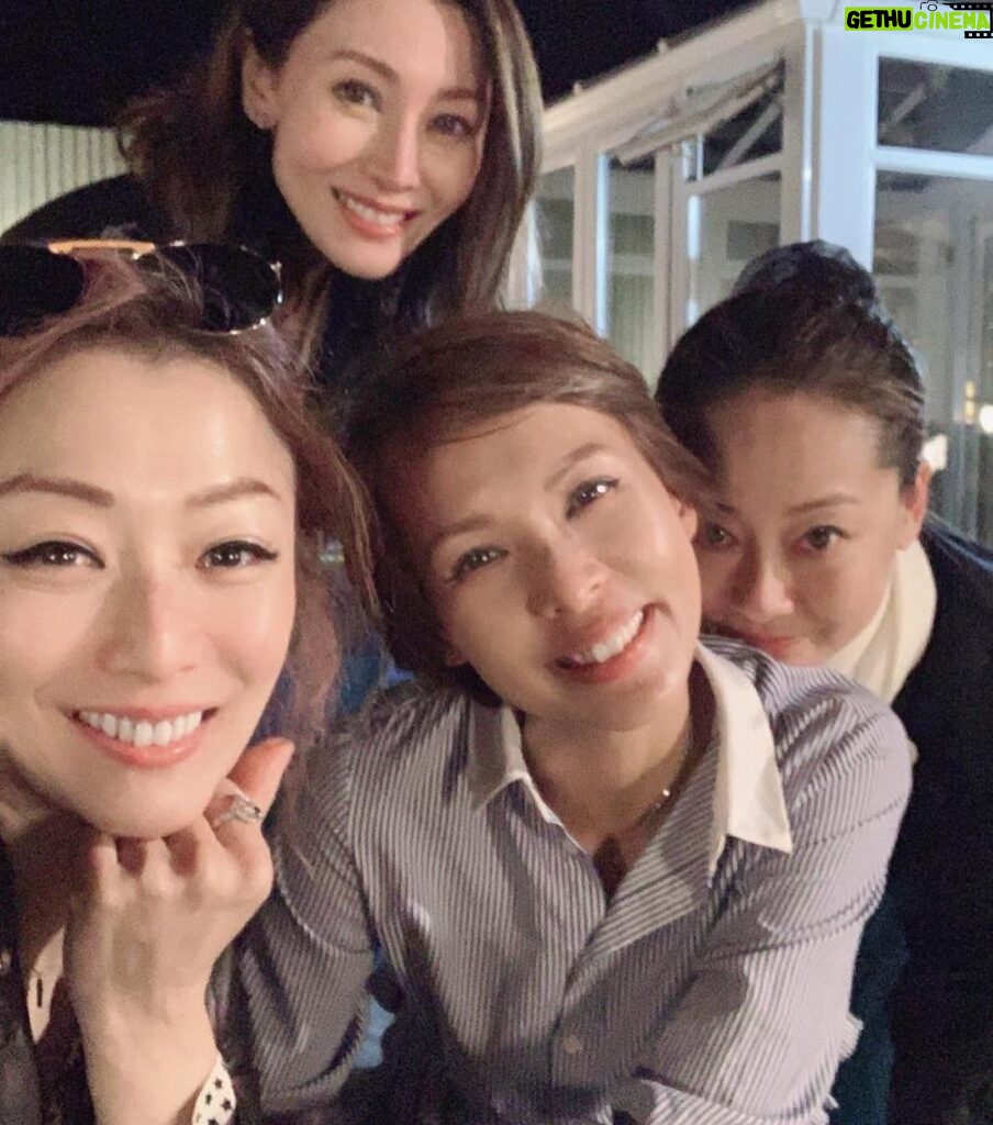Michelle Reis Instagram - Thank you 🥰@jadebabelovescooking and @mark_lui147 for your hospitality! Such a great time and place. @sammi_chengsauman #我們都是這樣長大的 Just love this song !