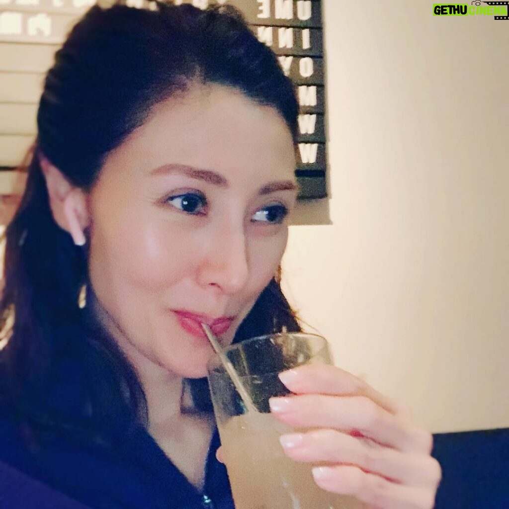 Michelle Reis Instagram - Cocktails after a workout is an ultimate treat 😉 #welldeserved #selflove #saturdaynight #me