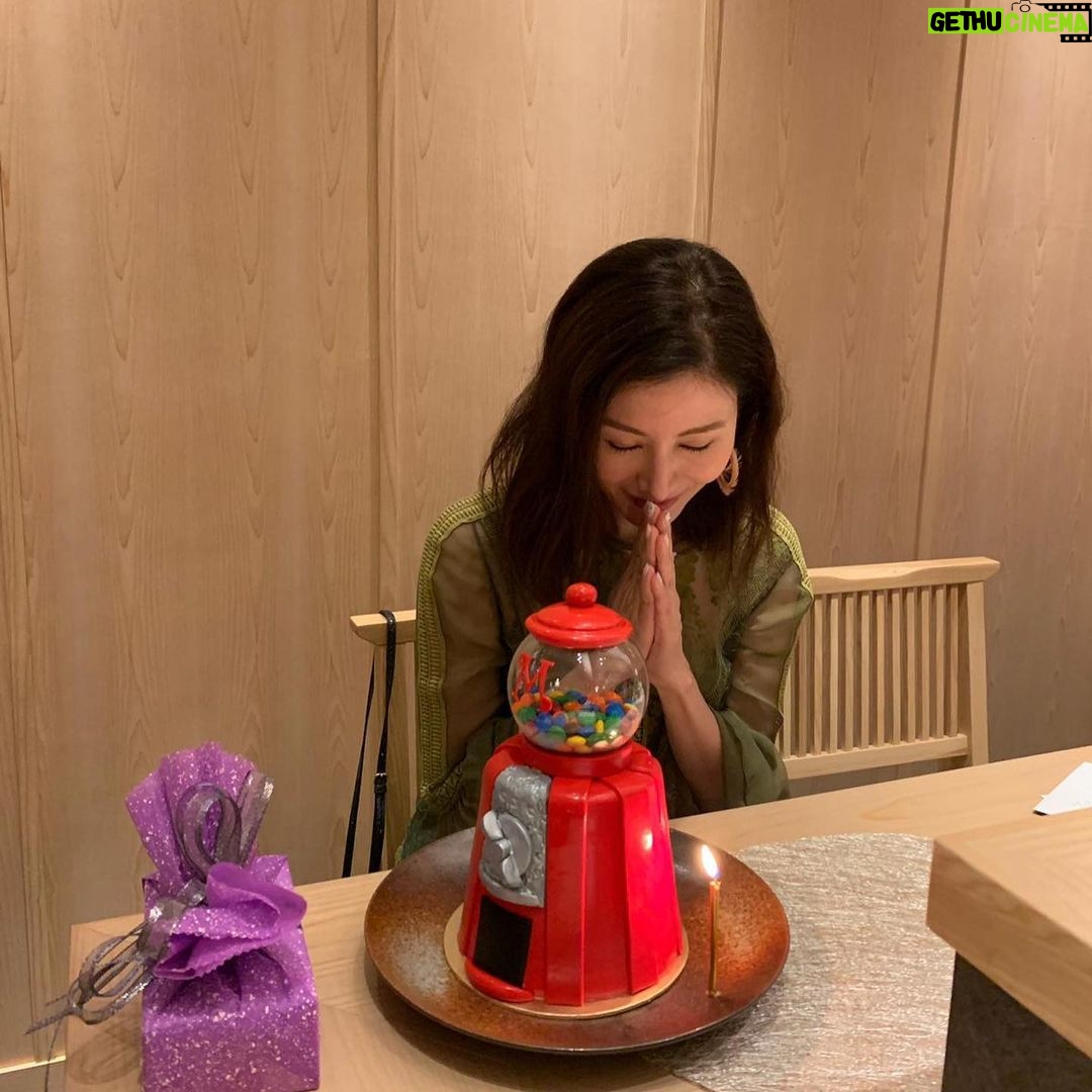 Michelle Reis Instagram - Thank you ladies for a special night 💕💕 @sugarv @sereneqq @elainehui.hk #gumballbirthdaycake #睇到都開心 #ilovechampagne #gemini #❤️