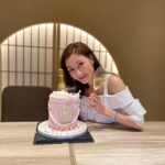 Michelle Reis Instagram - Early celebrations continue💕 #feelinglucky #wishyouallbethebestyou #wisheveryonegreathealth