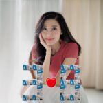 Michelle Reis Instagram - 香港目前疫情仍然嚴峻，很多婦女需要照顧家裡年邁的長輩和年小的幼兒，壓力超乎想像。希望大家在兼顧工作和家庭同時也要多關注自身生理及心理健康，多做一點令自己開心的事，因為擁有強大的心理資本對身心健康都大有裨益。深信我們有能力應對此次新型冠狀病毒，共同以正面的心態攜手渡過這個非常時期。 今天三八婦女節送上小小心意，挑選了香港衛生署認可ALLTest 快速檢測（3800支）和reMatter「生物可降解」 醫用三層口罩（5000片）送給基層家庭，感謝 ALLTest奥泰生物技術有限公司 @GimansCare @reMatter.hk 化學博士K Kwong及一眾義工代為派發。 @ipshkg #womansday #woman #internationalwomensday #womenempowerment #womensupportingwomen #covid #antigentest #biodegradable #mask #facemask #sustainable #pixbyp