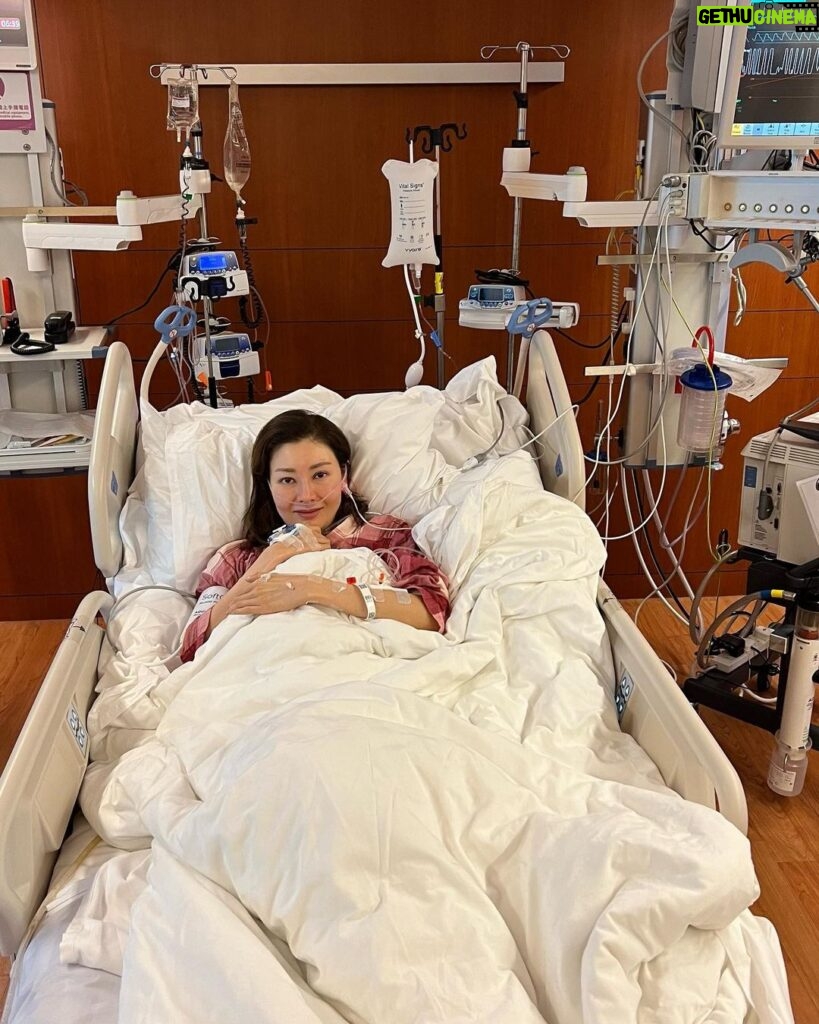 Michelle Reis Instagram - 這48小時在加護病房，執返條命，衷心感謝專業的醫護人員團隊的無微不至。令到家人疲於奔命和擔心實在對不起😭 #請好好照顧自己的身體