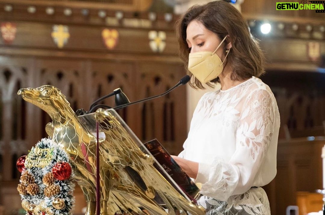 Michelle Reis Instagram - Bible Reading @jjfrostyyt December 2021 #throwback #fayreofstjohns @maggiescentrehongkong St. John's Cathedral