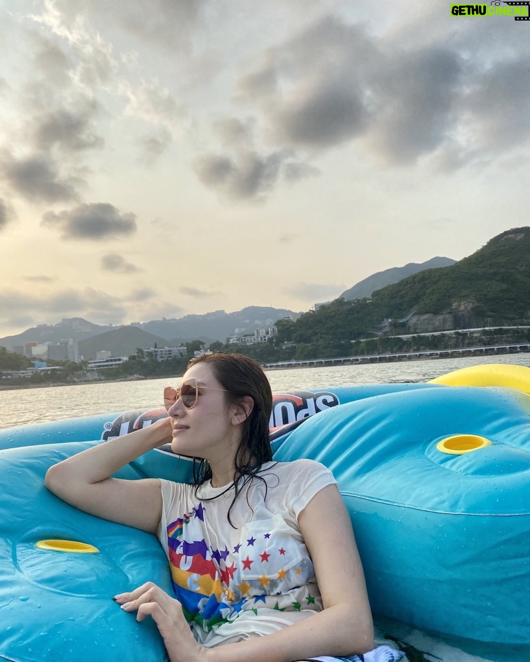 Michelle Reis Instagram - Finding sunshine through rain. Happy August !