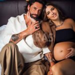 Michelle Renaud Instagram - #EXCLUSIVA La pareja de actores @michellerenaud y @matlechat nos contaron a detalle cómo planearon tener a su primer hijo en común, cómo se enteraron de la noticia y más. ❤️ (Link en historias). caras.com.mx #michellerenaud #matiasnovoa 📸 @einargonzalezphoto