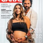 Michelle Renaud Instagram - #EnPortada Michelle Renaud @michellerenaud y Matías Novoa @matlechat nos revelan el nombre y sexo de su bebé, así como los detalles de su embarazo. La pareja posó feliz ante las cámaras de #CARAS ante la llegada del próximo integrante de la familia que nacerá en junio de este año. Por @joalferez Fotos @einargonzalezphoto Styling @rodrigoaalcantara Asistente de Styling @meleliass y Jessica Leal Maquillaje @ger.parra Peinado @j.a.r.e.d.c para @thedrybarmexico / @pr_management Locación Hotel Mondrian @mondriancondesa Management & Media @inkentourage #michellerenaud #matiasnovoa #embarazo #happyvalentinesday #michelleymatias
