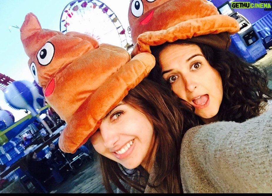 Michelle Renaud Instagram - FELIZ CUMPLEAÑOS a mi hermana,cómplice, psicologa, amiga favorita en el mundo !! Te amo con todo el corazón y deseo sigas siendo tan feliz como lo has sido siempre , llena de amor y de muchas bendiciones. 🎉🎉💗💗💗