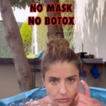 Michelle Renaud Instagram - Ponte Hielo diario en cara y te ayuda a mantener tu apariencia joven ✨🌸 -Reduce la inflamación y el enrojecimiento - Alivia la fatiga ocular, ojeras y bolsas debajo de los ojos. -Refresca la piel y la hace sentir más firme. -Estimula la circulación sanguínea en la piel. -Ayuda a controlar el exceso de grasa en la piel.