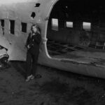 Michelle Renaud Instagram - DC-3 Plane.. con mi amor ♥️ Pd Èl ridiculo que está arriba del avión NO ES MATI , es un irrespetuoso que ademas lo rompió al bajar 🫣 #iceland #dc3planewreckage #dc3planeiceland Dc-3 Plane Wreckage