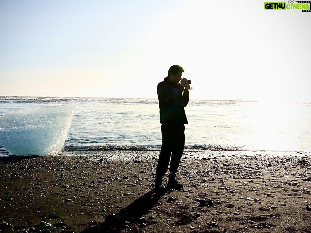 Michelle Renaud Instagram - Con este hombre todo se pone mejor por diaππΈππ»ποΈ Gracias Vida, gracias Mati por caerme tan bien π€£ te amooooooo!!!β¨ @matlechat #diamondbeach #iceland #love #happytrip Diamond Beach, Iceland