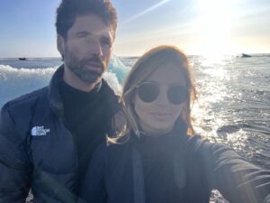 Michelle Renaud Instagram - Con este hombre todo se pone mejor por dia😍📸👌🏻🏔️ Gracias Vida, gracias Mati por caerme tan bien 🤣 te amooooooo!!!✨ @matlechat #diamondbeach #iceland #love #happytrip Diamond Beach, Iceland