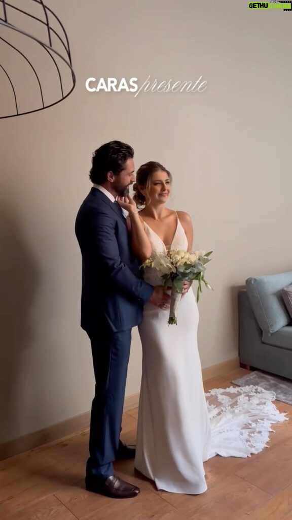 Michelle Renaud Instagram - #EXCLUSIVA Estamos en la íntima boda de @michellerenaud y @matlechat y tenemos las primeras imágenes de la pareja como esposos. #michellerenaud #matiasnovoa