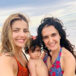 Michelle Renaud Instagram - Atardecer 🌅♥️ De estas fotos debo confesar .. que mi bebé ya pesa como Niño grande 🤣🫶🏻 @d_barroso que bonito que pase la vida y siempre estemos juntas.. y ahora nuestros hijos sean PRIMOS ♥️