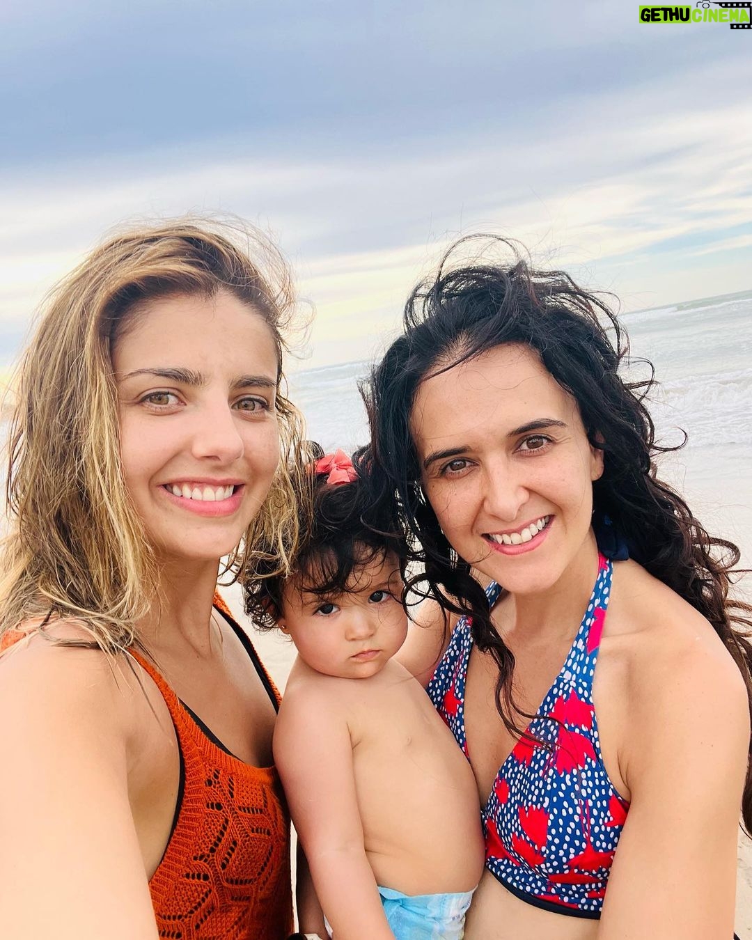 Michelle Renaud Instagram - Atardecer 🌅♥️ De estas fotos debo confesar .. que mi bebé ya pesa como Niño grande 🤣🫶🏻 @d_barroso que bonito que pase la vida y siempre estemos juntas.. y ahora nuestros hijos sean PRIMOS ♥️