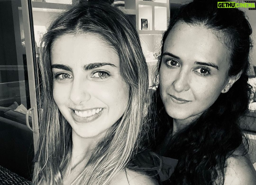 Michelle Renaud Instagram - FELIZ CUMPLEAÑOS a mi hermana,cómplice, psicologa, amiga favorita en el mundo !! Te amo con todo el corazón y deseo sigas siendo tan feliz como lo has sido siempre , llena de amor y de muchas bendiciones. 🎉🎉💗💗💗