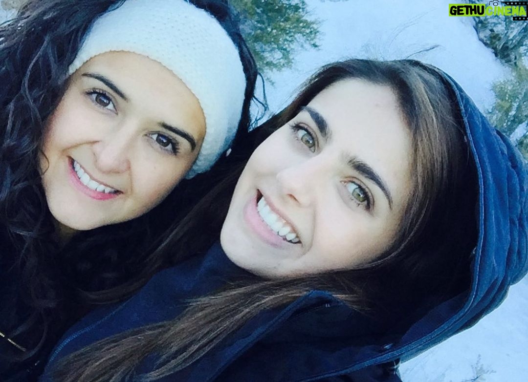 Michelle Renaud Instagram - FELIZ CUMPLEAÑOS a mi hermana,cómplice, psicologa, amiga favorita en el mundo !! Te amo con todo el corazón y deseo sigas siendo tan feliz como lo has sido siempre , llena de amor y de muchas bendiciones. 🎉🎉💗💗💗