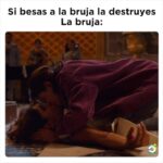 Michelle Renaud Instagram - Un beso a la bruja 😅 #Malvada ya en @vix 🦃🔮✨ #MalvadaMovie #vix #pelicula #cinemexicano #mexico #cine #film #kiss #beso #bruja #michellerenaud #gissellekuri