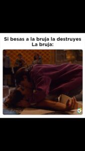 Michelle Renaud Instagram - Un beso a la bruja 😅 #Malvada ya en @vix 🦃🔮✨ #MalvadaMovie #vix #pelicula #cinemexicano #mexico #cine #film #kiss #beso #bruja #michellerenaud #gissellekuri