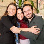 Michelle Renaud Instagram - A veces la vida te pone personas tan increíbles en tu camino, que es imposible no querer compartir algo de ellas con el mundo 🌎 Muchas gracias a nuestra talentosa y exitosa amiga Michelle Renaud, que nos acompaña en este primer episodio del proyecto “Me late Ser Humano”, donde nos permite conocer un poco más del “papel” más importante de su vida: el de la mujer, mamá y esposa de la “vida real”. En este diálogo, Mich nos comparte el proceso de construcción de una familia que la llena de orgullo, gratitud y amor. ¡Ya pueden escucharlo en YouTube y Spotify! 🎧 Enlace 🔗 en el perfil de “Me late Ser Humano”