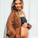 Michelle Renaud Instagram - EXCLUSIVA Michelle Renaud @michellerenaud y Matías Novoa @matlechat nos cuentan todos los detalles de la próxima llegada de su primer hijo juntos. ❤️ (Link en historias). caras.com.mx #carasmarzo 📸 @einargonzalezphoto