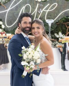 Michelle Renaud Instagram - Ame casarme con el amor de mi vida y no lo podía haber hecho con otro vestido que no fuera de @rosa_clara 🌟💍♥️